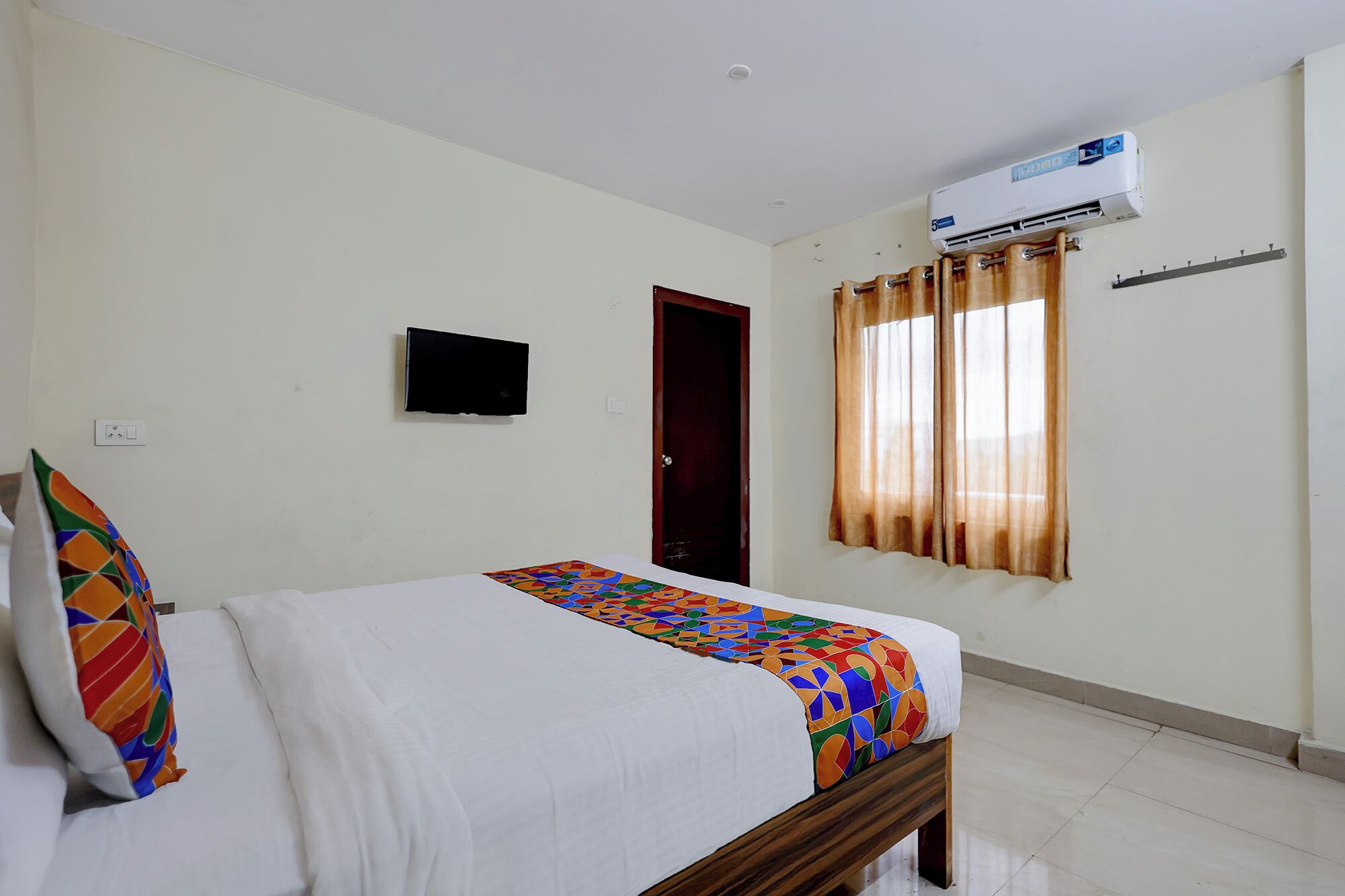 Deluxe Room | Egyptian cotton sheets, premium bedding, in-room safe, desk