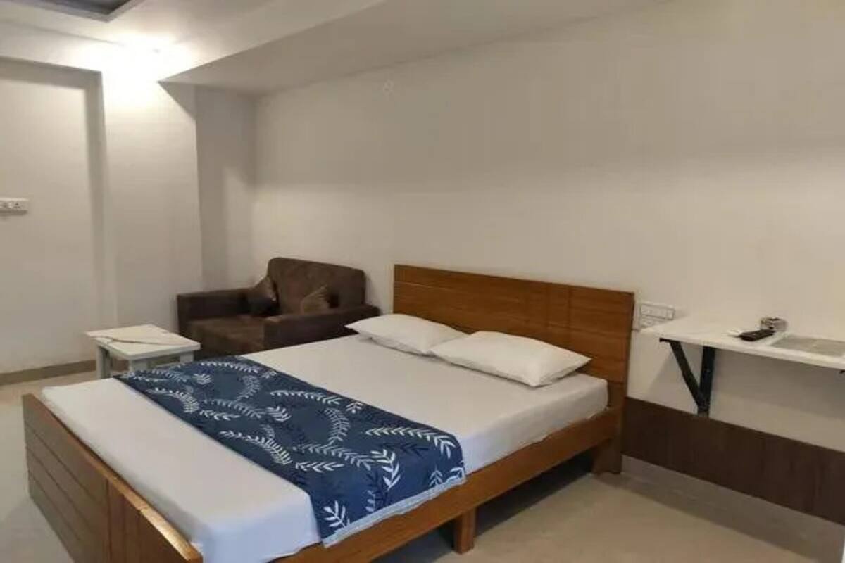 Deluxe Room | Egyptian cotton sheets, premium bedding, in-room safe, desk