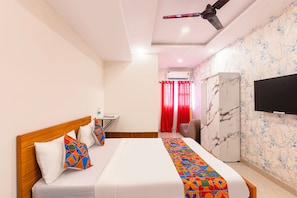 Deluxe Room | Egyptian cotton sheets, premium bedding, in-room safe, desk - Fabhotel Sj Comforts (Bangalore)