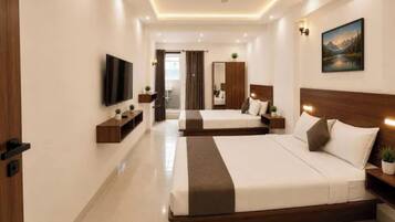 Kamar Keluarga | Seprai katun Mesir, seprai premium, brankas, dan meja kerja