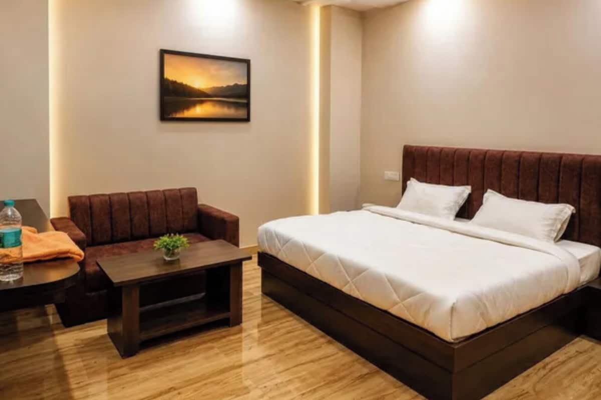 Family Room | Egyptian cotton sheets, premium bedding, in-room safe, desk