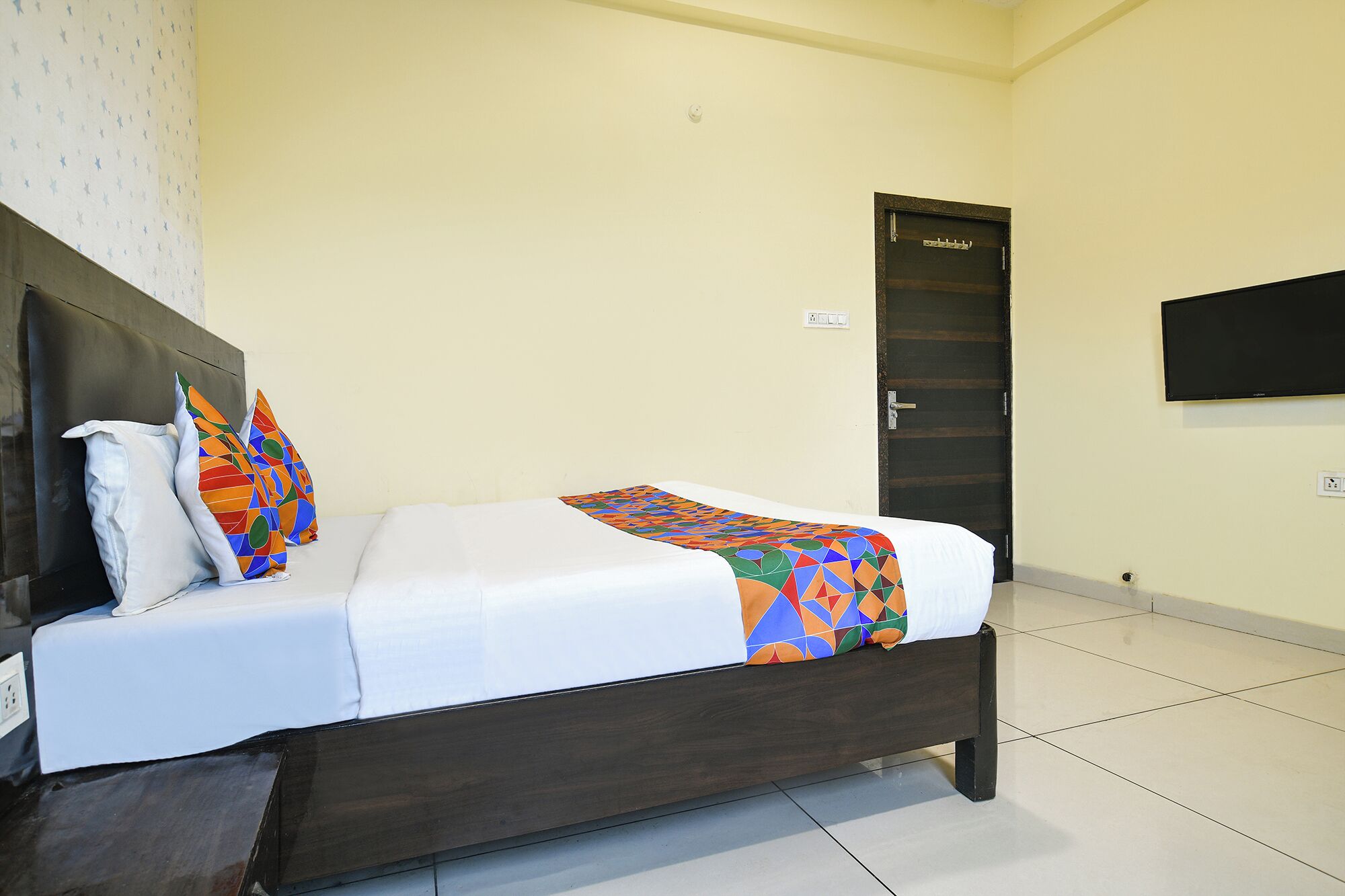Lakens van Egyptisch katoen, luxe beddengoed, een kluis op de kamer