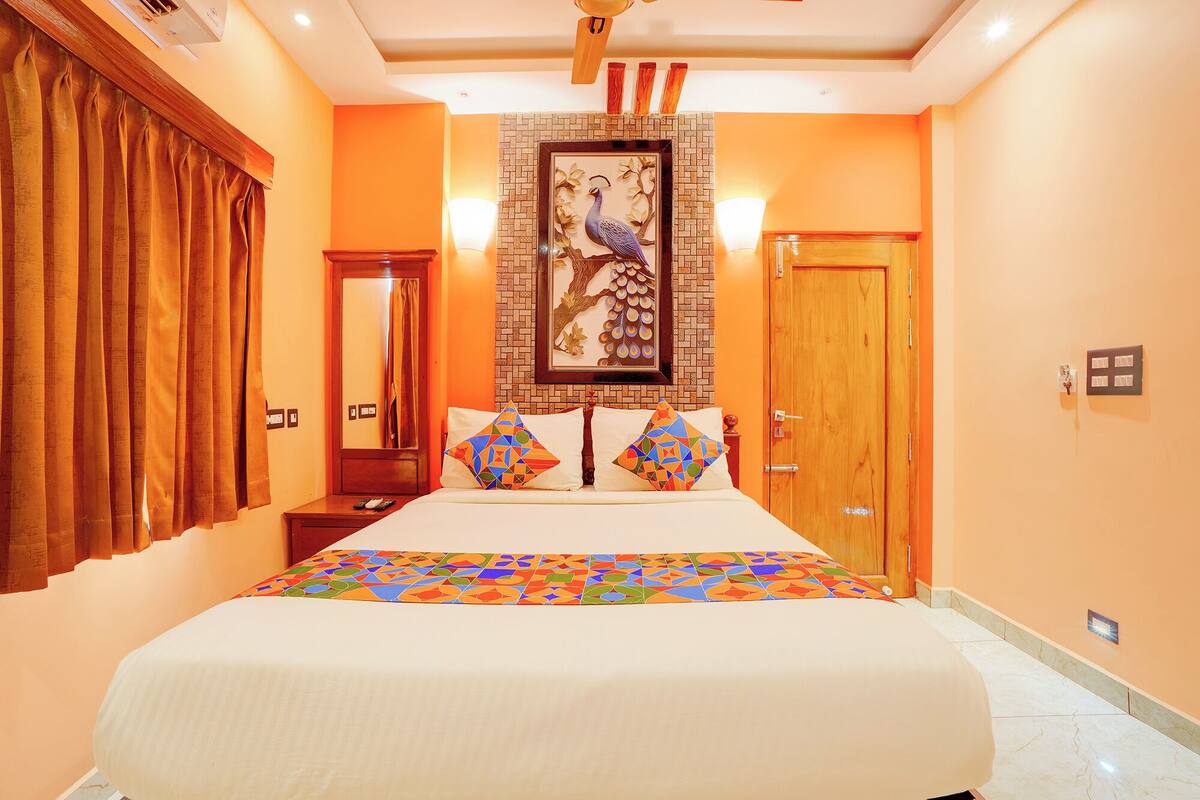 Deluxe Room | Egyptian cotton sheets, premium bedding, in-room safe, desk