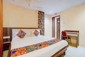 Deluxe Room | Egyptian cotton sheets, premium bedding, in-room safe, desk - Fabhotel Vaishnavi Inn (Hyderabad)