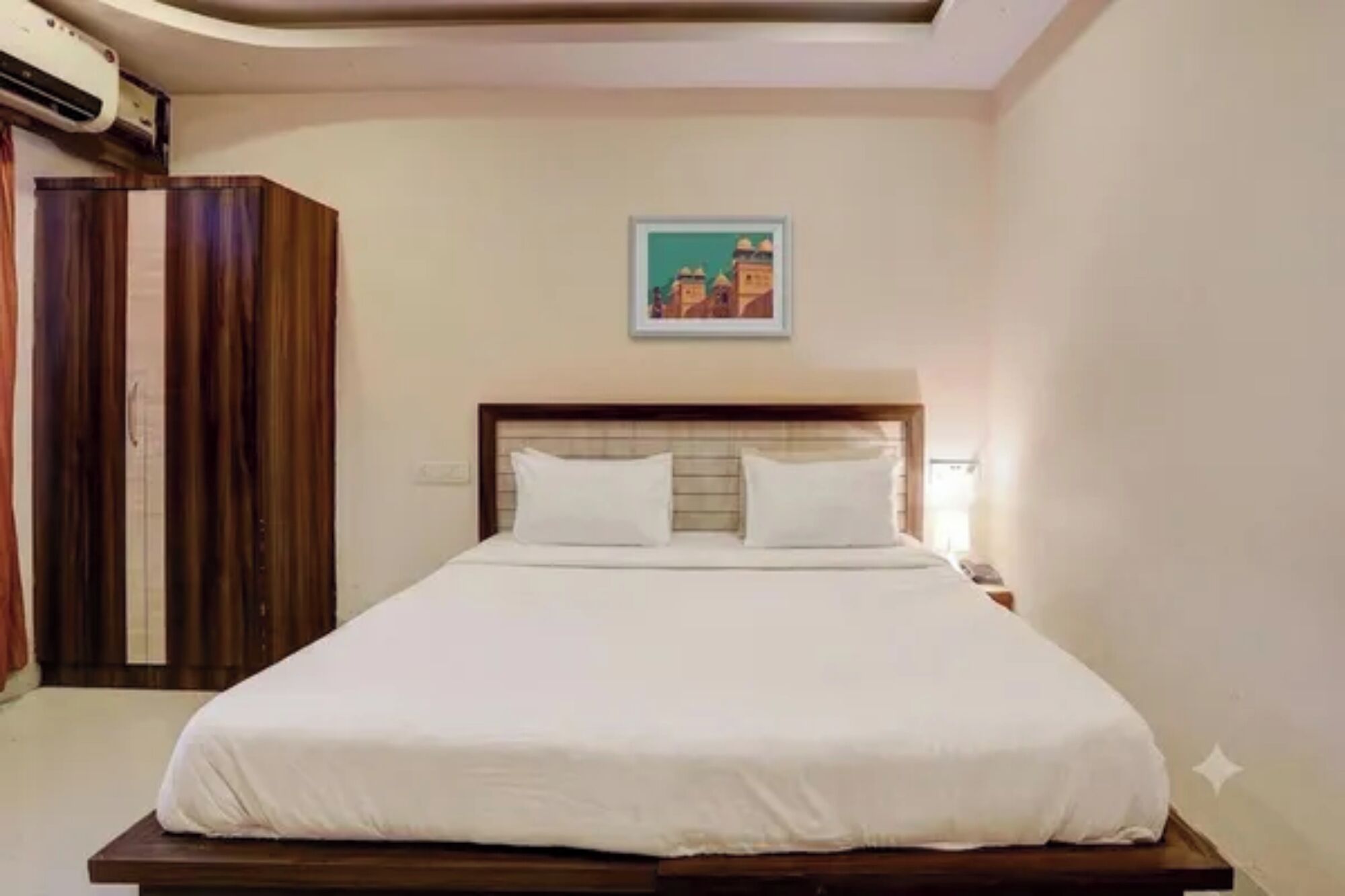 Deluxe Room | Egyptian cotton sheets, premium bedding, in-room safe, desk