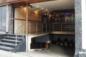Property entrance - Fabhotel Vaishnavi Inn (Hyderabad)