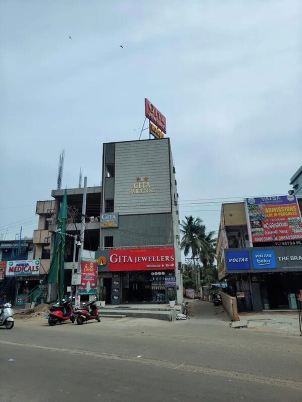 Exterior - Fabhotel Gita Residency (Visakhapatnam)
