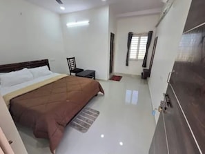 Egyptian cotton sheets, premium bedding, in-room safe, desk - Fabhotel Gita Residency (Visakhapatnam)