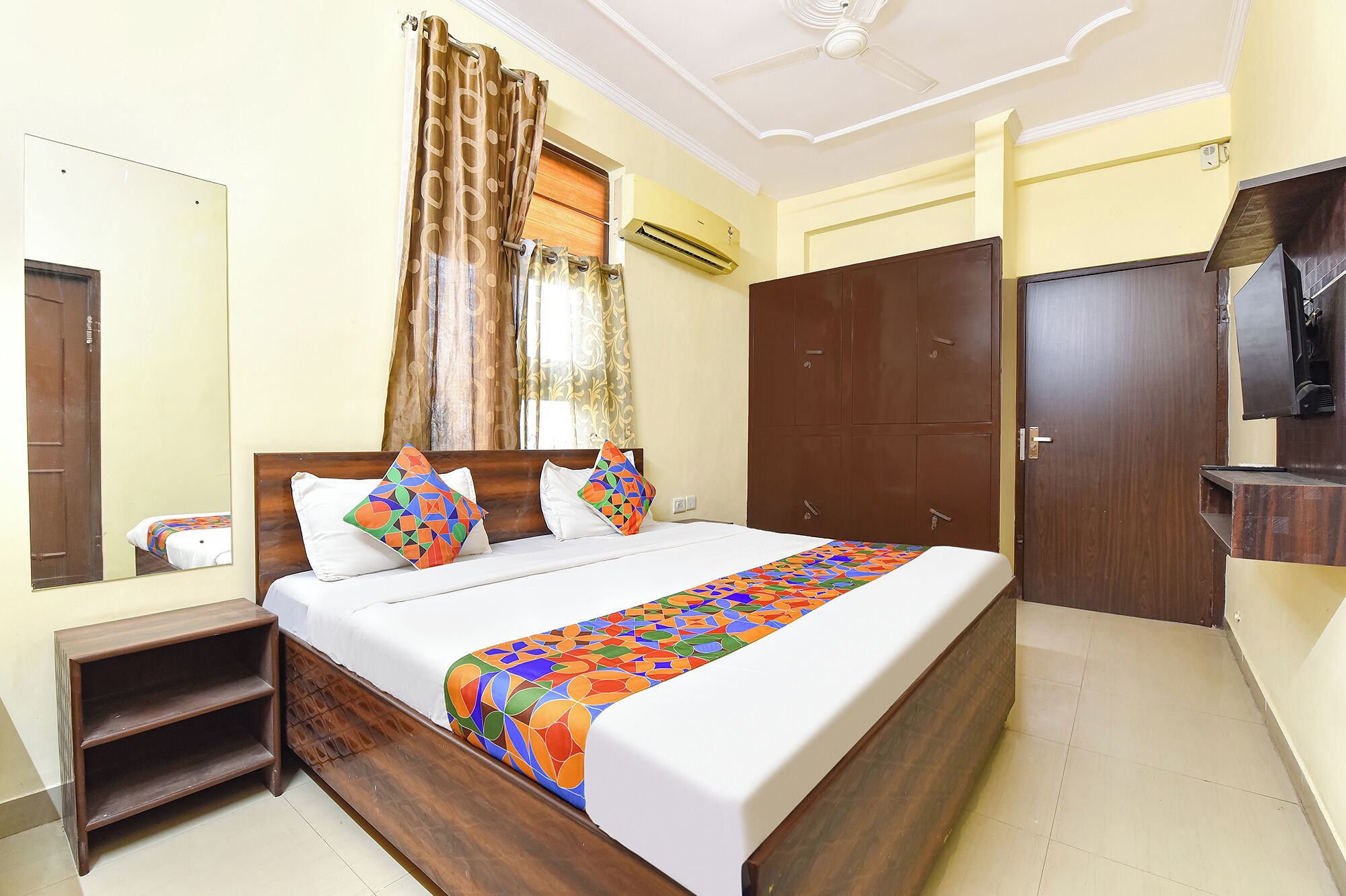 Deluxe Room | Egyptian cotton sheets, premium bedding, in-room safe, desk