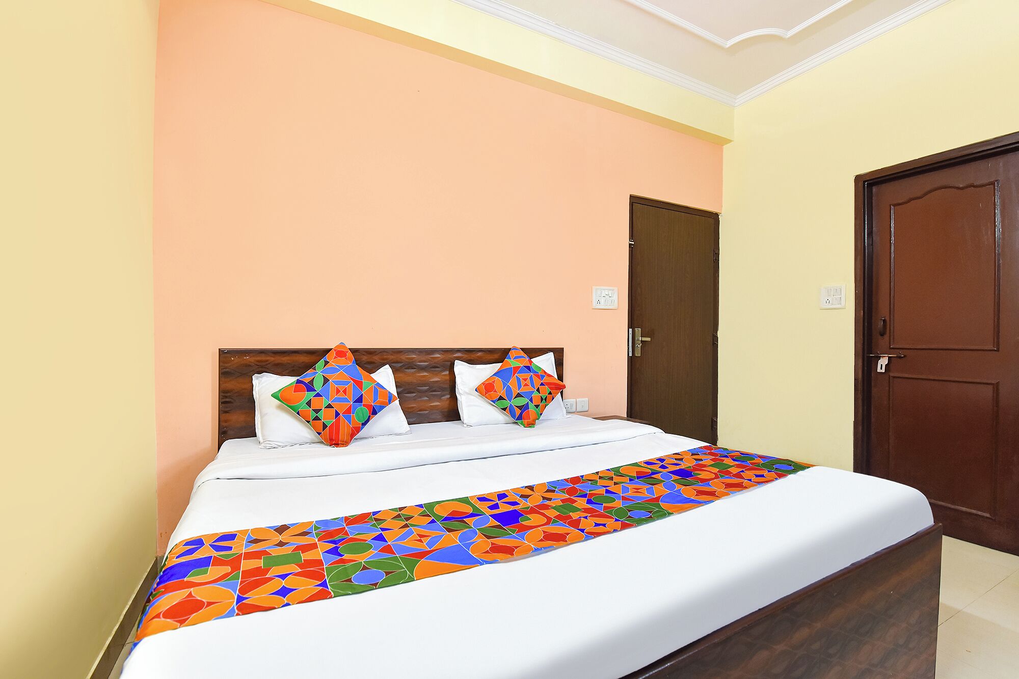 Egyptian cotton sheets, premium bedding, in-room safe, desk
