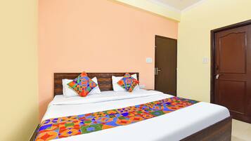 Egyptian cotton sheets, premium bedding, in-room safe, desk