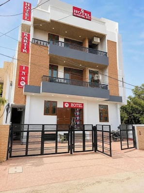 Exterior - Fabhotel Kartik Inn (Jaipur)