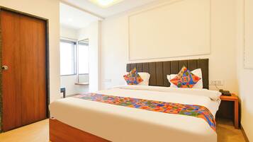 Deluxe Room | Egyptian cotton sheets, premium bedding, in-room safe, desk