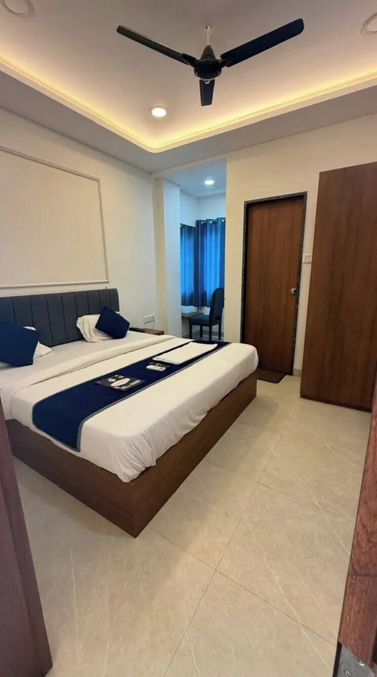Kamar Eksekutif | Seprai katun Mesir, seprai premium, brankas, dan meja kerja