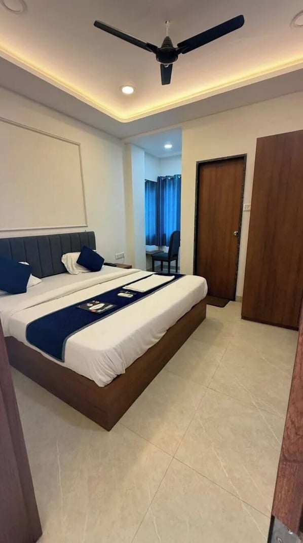 Executive Room | Egyptian cotton sheets, premium bedding, in-room safe, desk