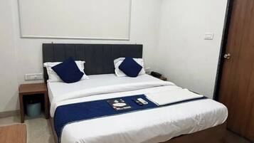 Kamar Deluks | Seprai katun Mesir, seprai premium, brankas, dan meja kerja