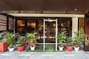 Property entrance - Via Under Bridge (New Delhi)