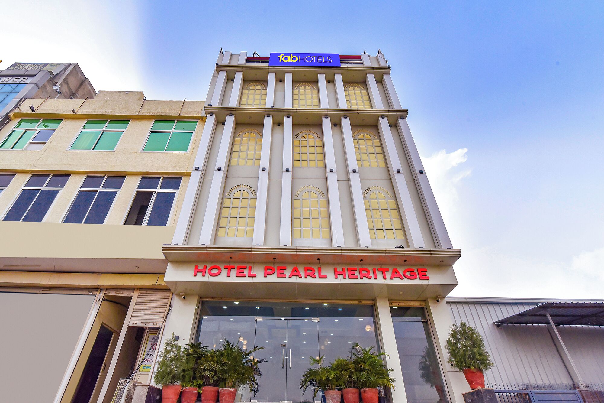 Mặt tiền nơi lưu trú