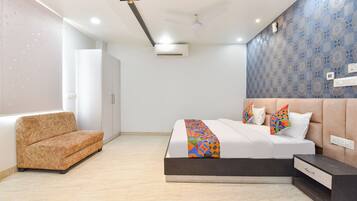 Egyptian cotton sheets, premium bedding, in-room safe, desk