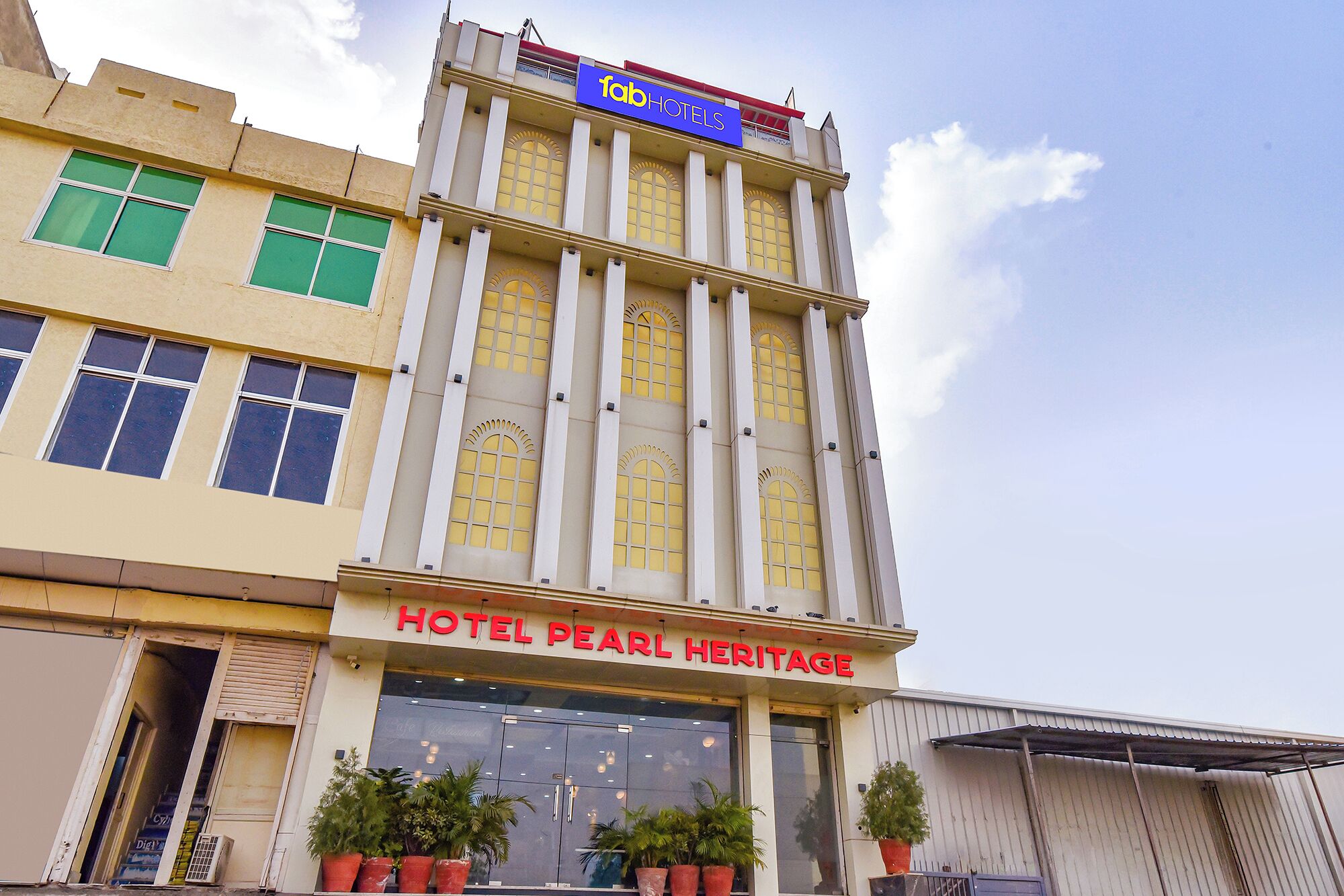 Mặt tiền nơi lưu trú
