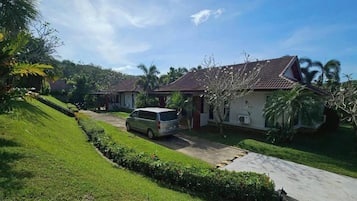 House, 3 Bedrooms | Property grounds