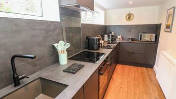 Dishwasher, cookware/dishes/utensils