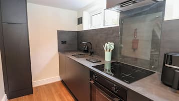 Dishwasher, cookware/dishes/utensils