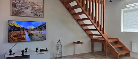 House, 2 Bedrooms, Smoking | Living room