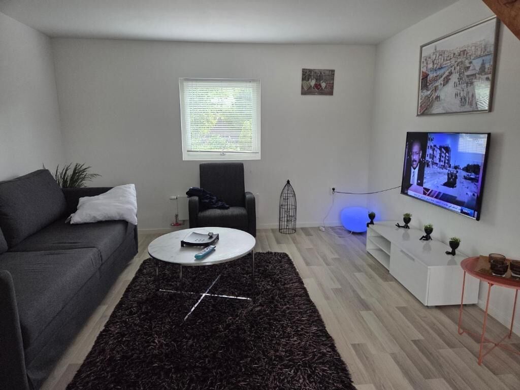House, 2 Bedrooms, Smoking | Living room