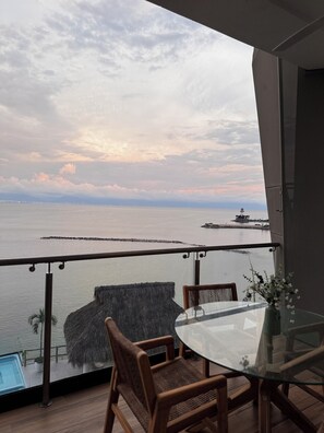 Outdoor dining - Luxury Beachfront Nuevo Vallarta Bahiban Residences (Nuevo Nayarit)