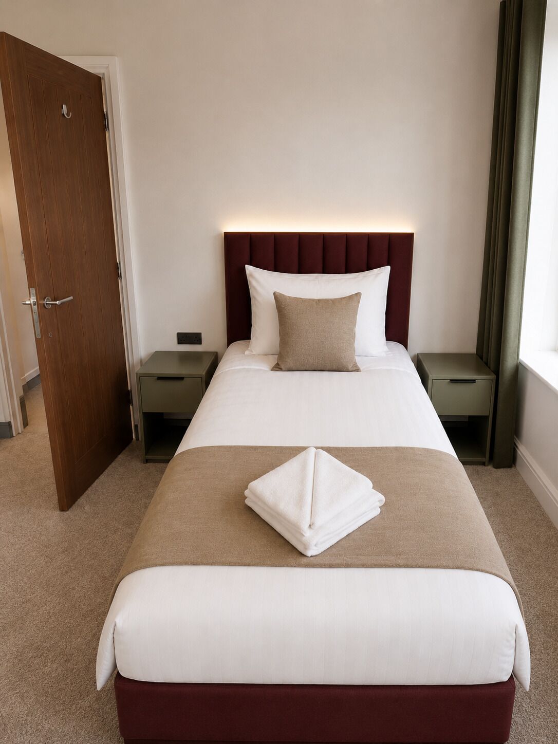 Standard Twin Room | In-room safe, desk, laptop workspace, iron/ironing board