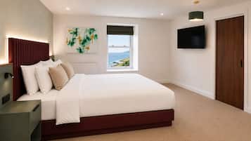 Quarto casal premium, 1 cama King, vista para o mar | Cofres nos quartos, escrivaninha, espaço de trabalho para notebook