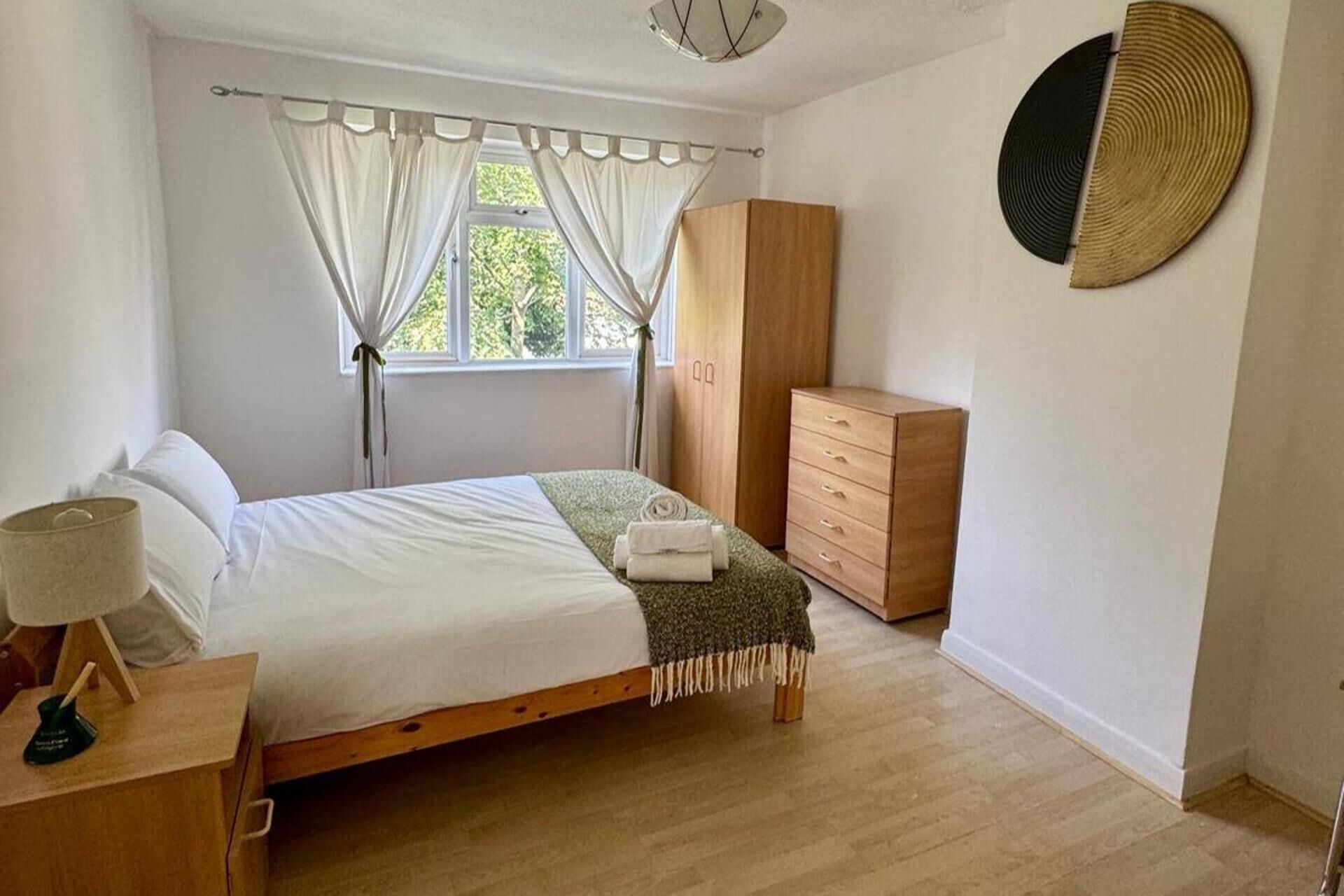 4 bedrooms, iron/ironing board, free WiFi, bed sheets