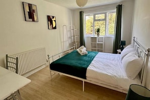 4 Schlafzimmer, Bügeleisen/Bügelbrett, kostenloses WLAN, Bettwäsche
