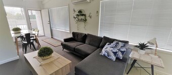 Esperance Little Units 1