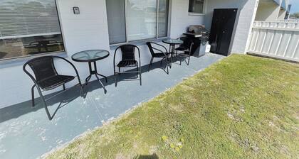 Esperance Little Units 1