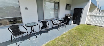 Esperance Little Units 1