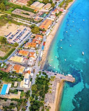 An aerial view of a coastal area with a marina, parking lots, and buildings along the beachfront. - Kyparissia Modern Home, Serene Views - Calm Vibes (Kiparissia)