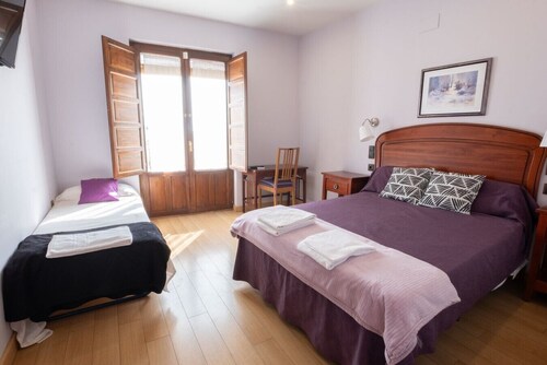 La Judería Segovia Lodging - Room for 3
