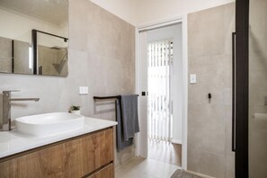 House | 2 bedrooms - Seabreeze Esperance in West Beach (Esperance)