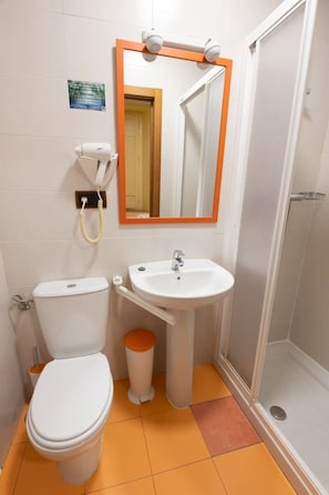 Bathroom - La Juderia Segovia Lodging (Segovia)