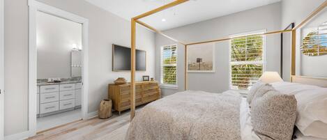 3 bedrooms, iron/ironing board, travel crib, internet