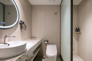Basic Triple Room | Bathroom - Sushi Light Luxury Hotel Xingzhuang (SHANGHAI)