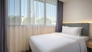 Basic-Dreibettzimmer | Minibar, Verdunkelungsvorhänge, kostenloses WLAN, Bettwäsche