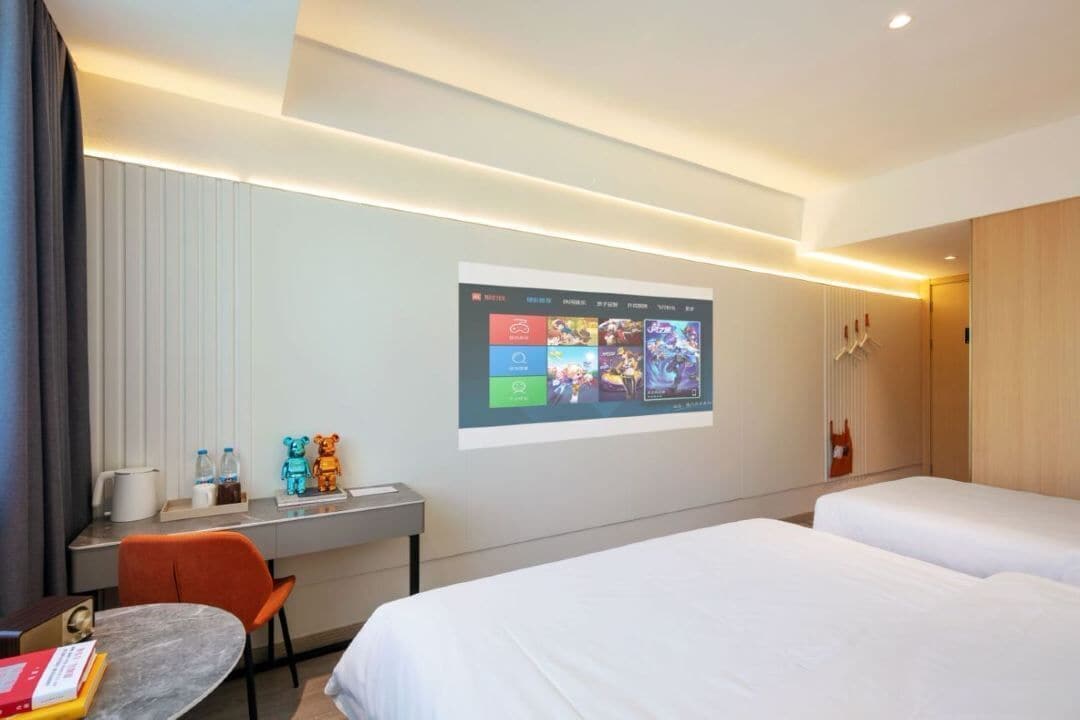 Habitación cuádruple familiar | Minibar, cortinas blackout, wifi gratis y ropa de cama 