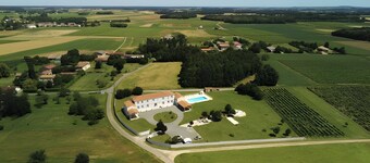 Le Clos Rançanne: 25-30 Guests, Pool on 1 Hectare, Events, Weddings – Near Royan, Saintes, Cognac