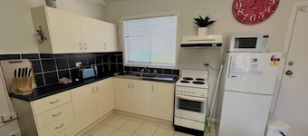 Esperance Little Units 3