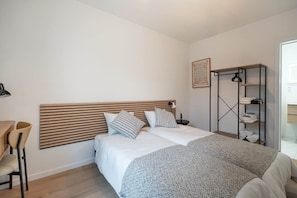 1 bedroom, iron/ironing board, WiFi (free), bed sheets