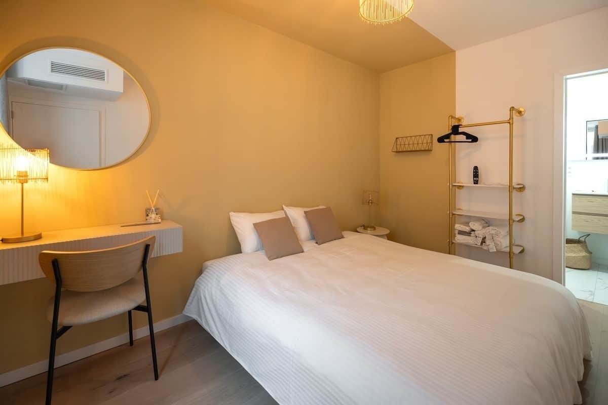 1 slaapkamer, een strijkplank/strijkijzer, wifi, beddengoed