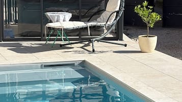 Utomhuspool och uppvärmd pool
